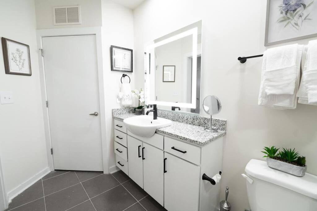 Luxury Apartment Wifi, Gym, Pool, Shops & Food! Unit 329 Charlotte Zewnętrze zdjęcie