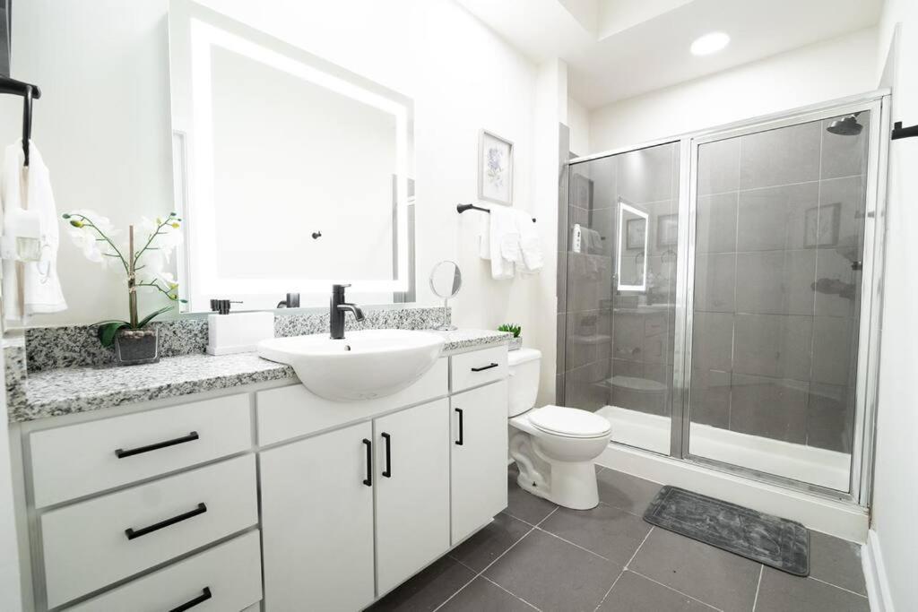 Luxury Apartment Wifi, Gym, Pool, Shops & Food! Unit 329 Charlotte Zewnętrze zdjęcie