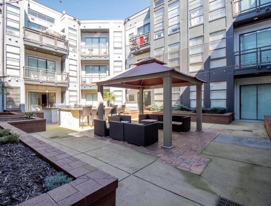 Luxury Apartment Wifi, Gym, Pool, Shops & Food! Unit 329 Charlotte Zewnętrze zdjęcie