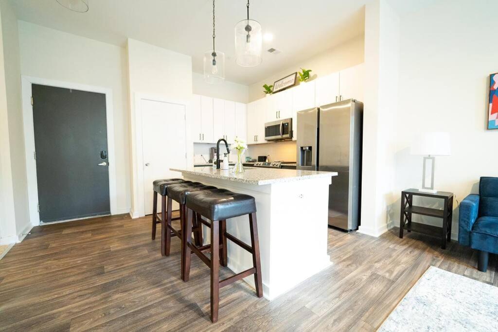 Luxury Apartment Wifi, Gym, Pool, Shops & Food! Unit 329 Charlotte Zewnętrze zdjęcie
